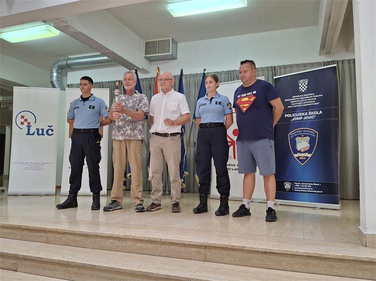 Slika /02_vijesti/2025/9 - rujan/florbal/20250913_095450.jpg